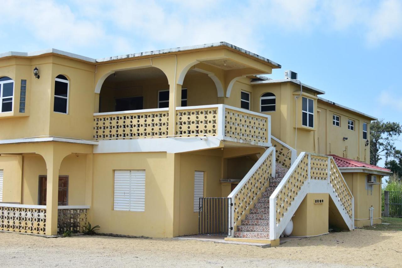 Harada Inn And Suites Hopkins Exterior photo